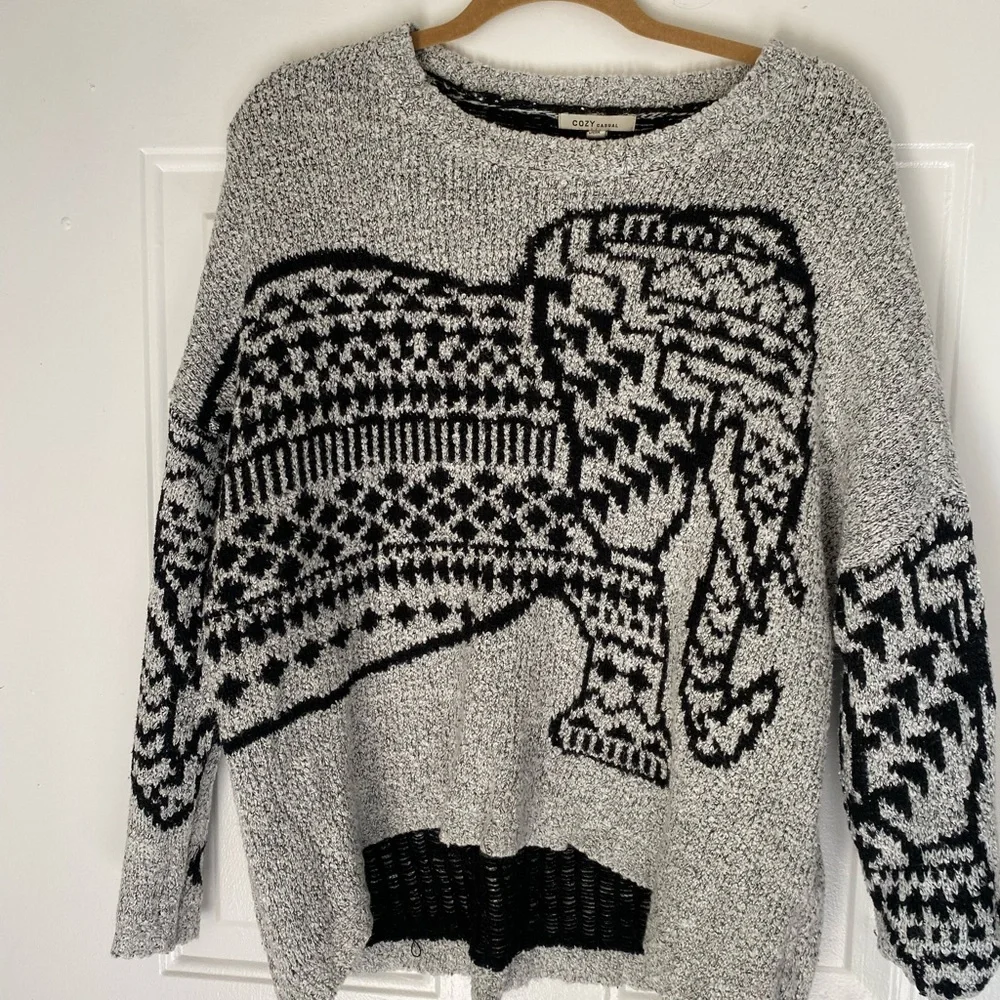 Sweater - Picture 6 of 6